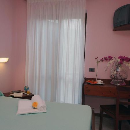 Hotel Garni Al Poggio Tignale Exteriér fotografie