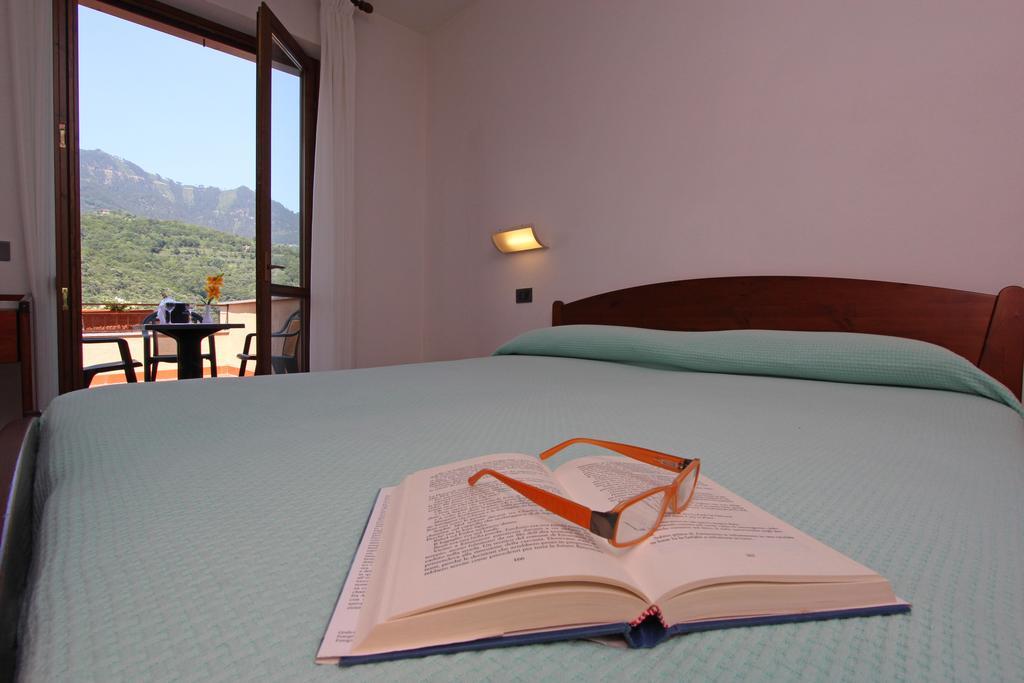 Hotel Garni Al Poggio Tignale Pokoj fotografie
