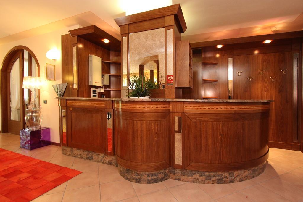 Hotel Garni Al Poggio Tignale Exteriér fotografie