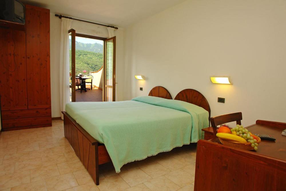 Hotel Garni Al Poggio Tignale Exteriér fotografie